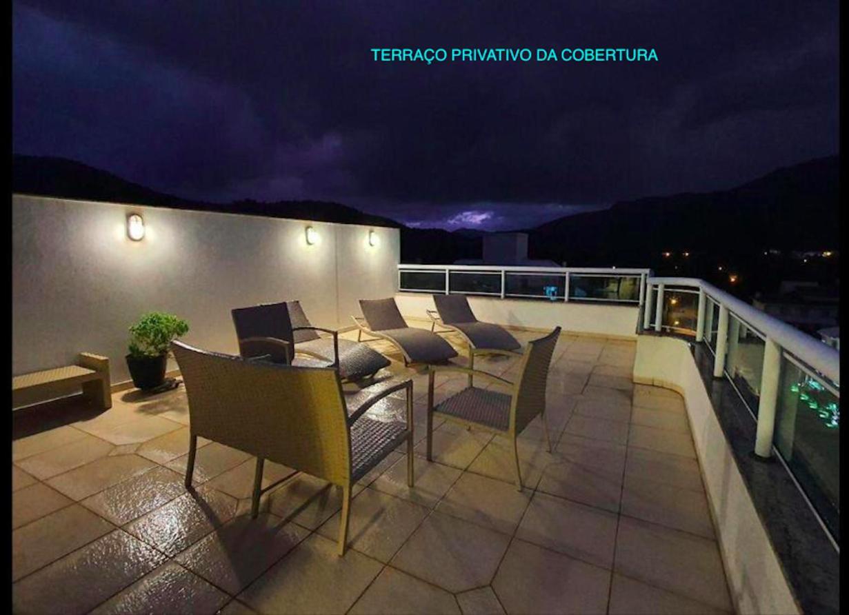 Palmas Do Arvoredo: Beachfront Penthouse With Terrace And Sea View Apartment