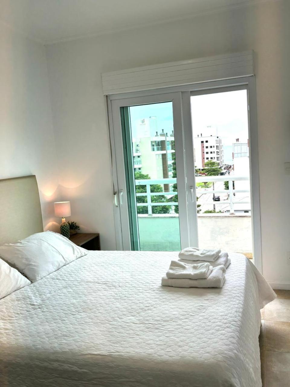 Palmas Do Arvoredo: Beachfront Penthouse With Terrace And Sea View *