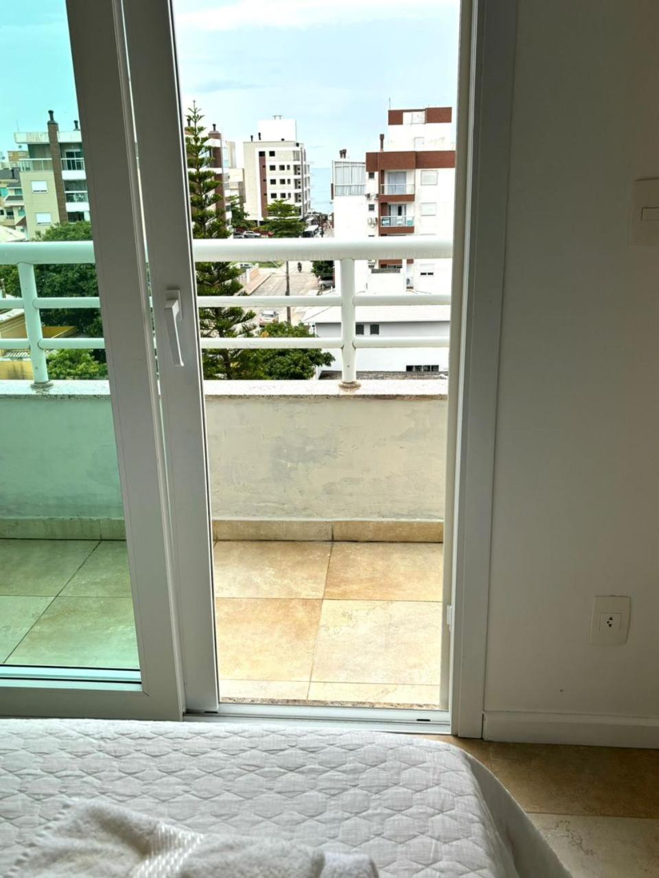Palmas Do Arvoredo: Beachfront Penthouse With Terrace And Sea View * Governador Celso Ramos