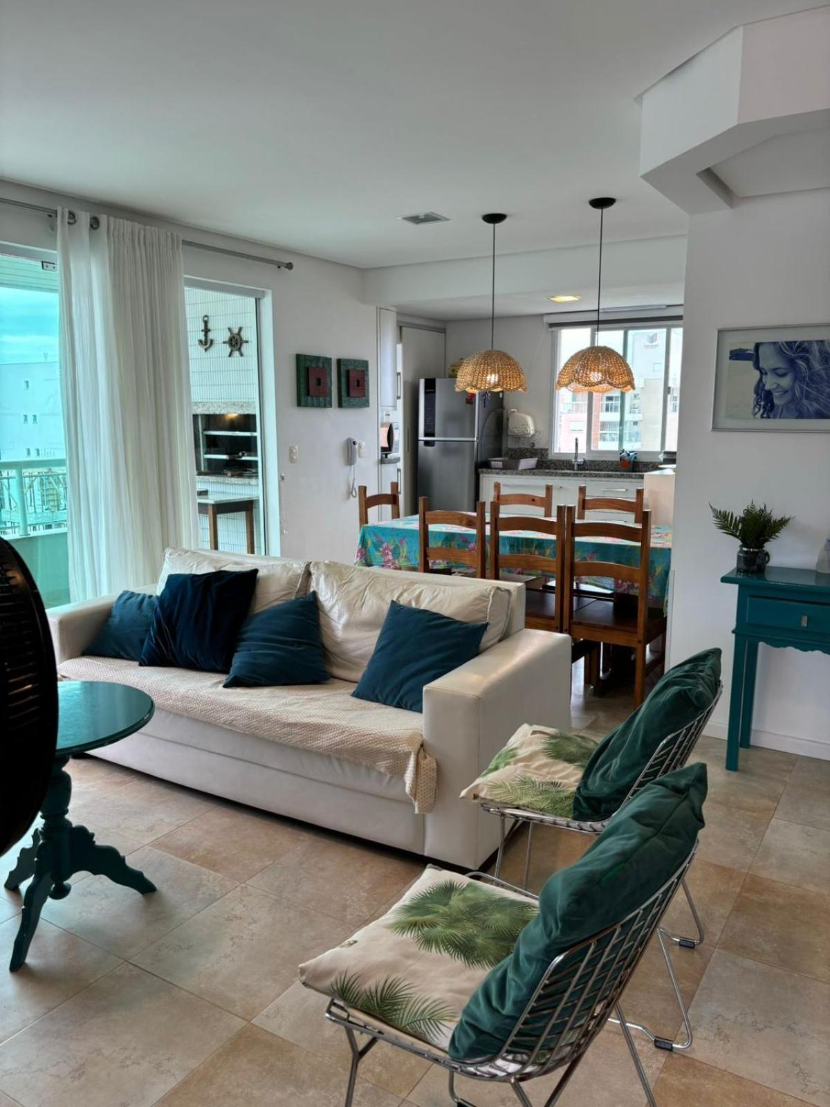 Palmas Do Arvoredo: Beachfront Penthouse With Terrace And Sea View
