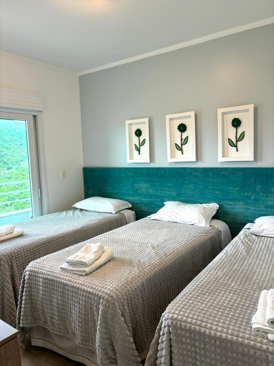 Palmas Do Arvoredo: Beachfront Penthouse With Terrace And Sea View *